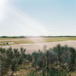 Des cadres singuliers : L’aérodrome de Lalbenque où M. F, accompagné par Lot Aide à Domicile, a travaillé | Soichet, Hortense. Artiste